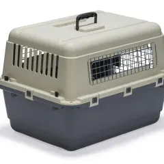 Caisse transport Karlie Flamingo, idéale pour les voyages de votre animal. Solide et aérée, elle assure confort et sécurité.