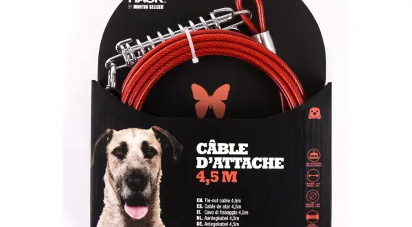 Câble d'attache rouge de 4,5m pour gros chien, avec mousquetons robustes et ressort amortisseur. Idéal pour sécuriser votre compagnon.